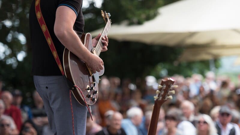 Event Ticketing bei Konzerten Musiker auf der Bühne